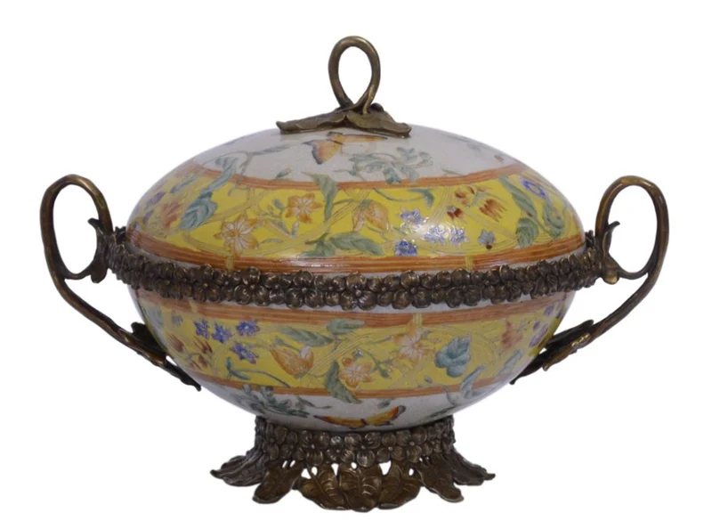 Casa Padrino Luxus Barock Porzellan Schüssel mit Deckel - Weiß, Gelb, Bronze - 23,9 x 18,7 x H. 17 cm