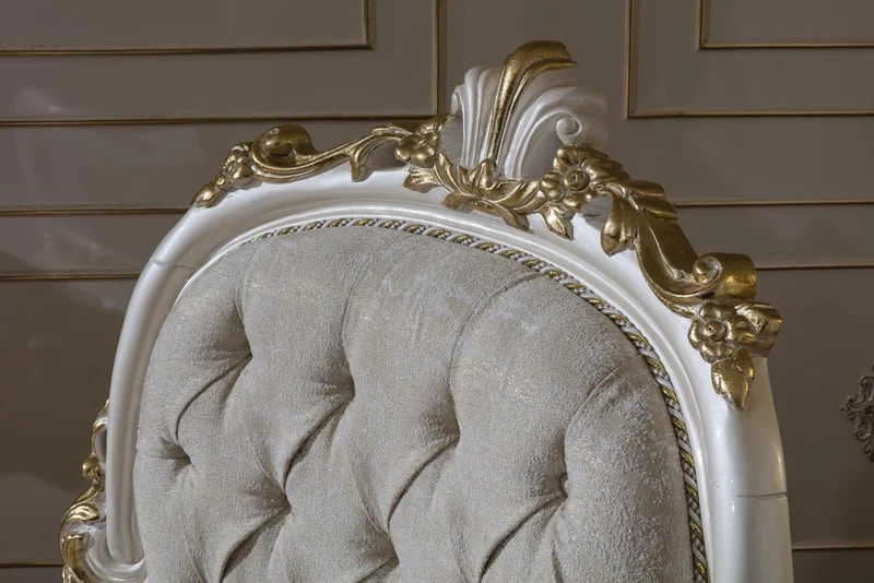 Casa Padrino Luxus Barock Sessel Grau / Weiß / Gold 80 x 85 x H. 120 cm - Prunkvoller Wohnzimmer Sessel mit dekorativem Kissen - Barock Möbel