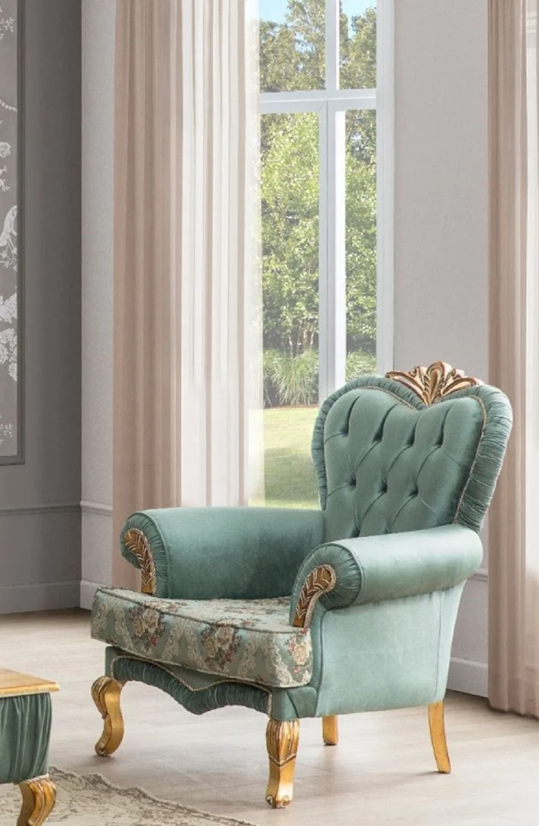 Casa Padrino Luxus Barock Wohnzimmer Set Grün / Gold - 2 Sofas mit Muster & 2 Sessel mit Muster & 1 Couchtisch - Wohnzimmer Möbel im Barockstil - Edel & Prunkvoll
