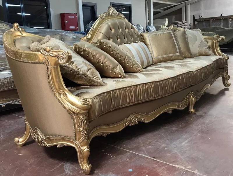 Casa Padrino Luxus Barock Sofa Gold 300 x 90 x H. 119 cm - Prunkvolles Wohnzimmer Sofa mit elegantem Muster - Barock Möbel