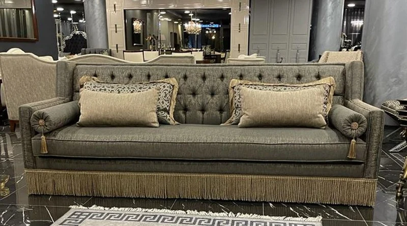 Casa Padrino Luxus Art Deco Chesterfield Sofa Grau / Beige - Handgefertigtes Massivholz Wohnzimmer Sofa - Luxus Art Deco Chesterfield Wohnzimmer Möbel