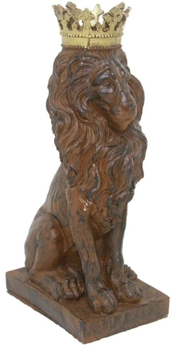 Casa Padrino Barock Deko Skulptur Löwe mit Krone Braun / Gold 25 x H. 75 cm - Prunkvolle Kunstharz Dekofigur - Barock Wohnzimmer Deko Accessoires