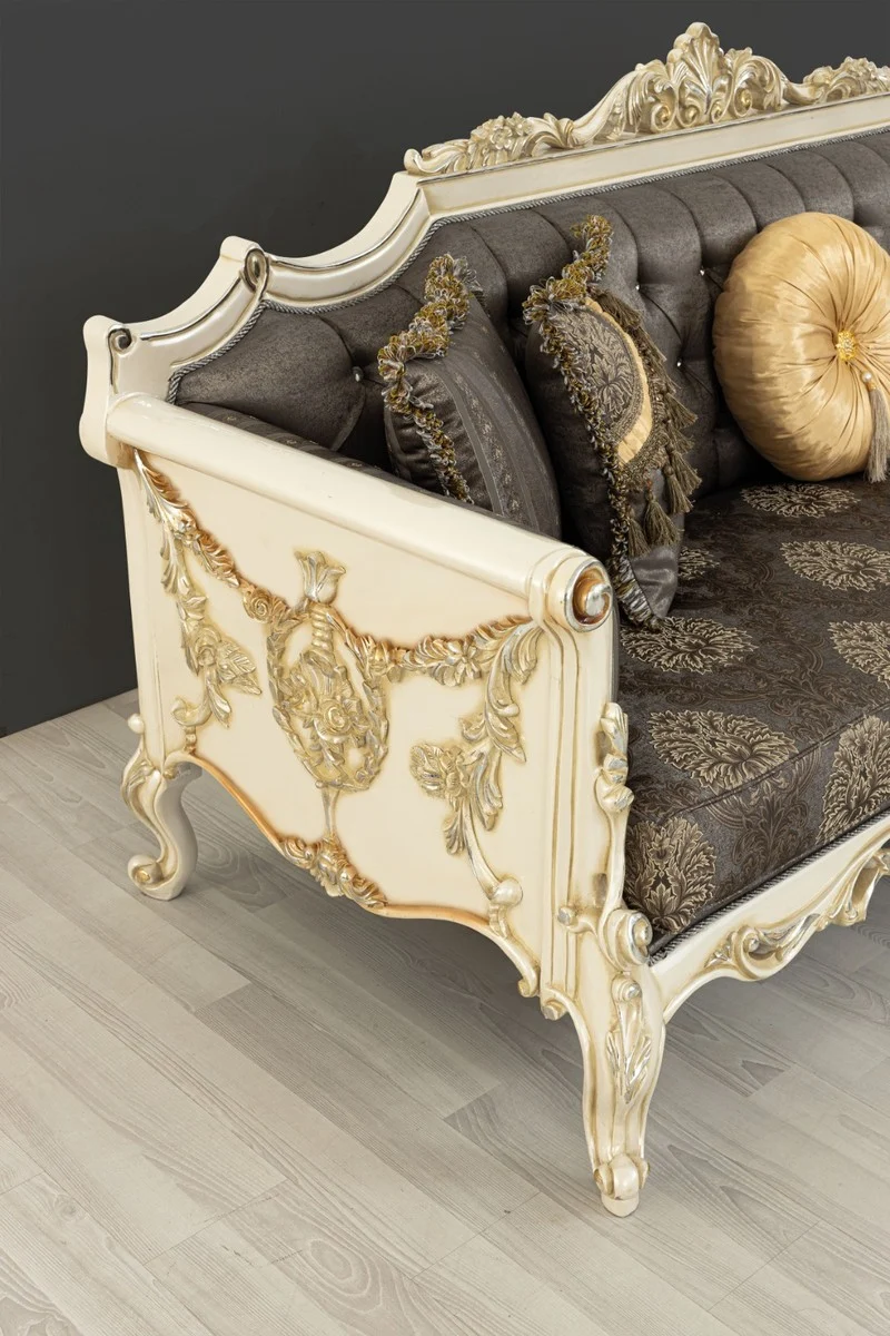Casa Padrino Luxus Barock Wohnzimmer Set Grau / Braun / Weiß / Gold / Silber - 2 Sofas & 2 Sessel & 1 Couchtisch - Handgefertigte Barock Wohnzimmer Möbel - Edel & Prunkvoll