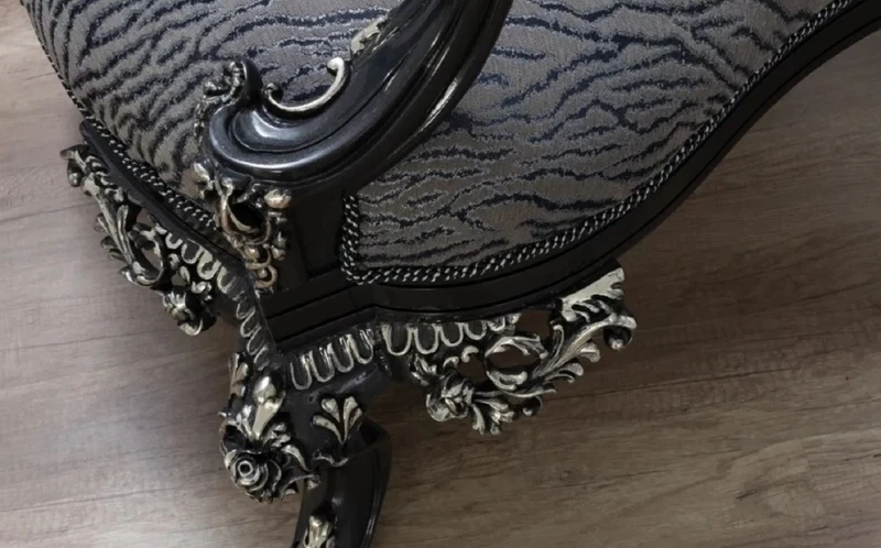 Casa Padrino Luxus Barock Sessel Blau / Grau / Schwarz / Silber - Prunkvoller Wohnzimmer Sessel mit elegantem Muster - Barock Wohnzimmer & Hotel Möbel - Edel & Prunkvoll