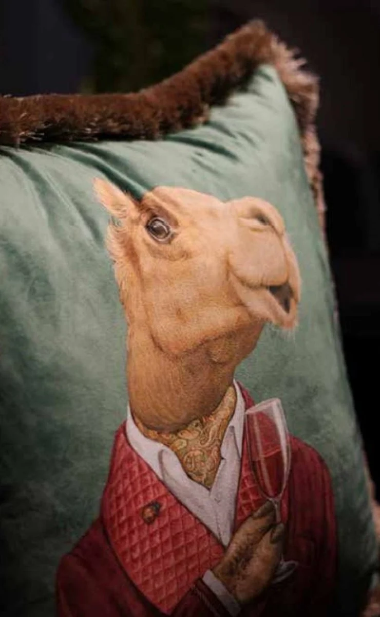 Casa Padrino Luxus Deko Kissen Gentleman Kamel Grün / Mehrfarbig / Braun 45 x 45 cm - Bedrucktes Samt Kissen mit Fransen - Luxus Qualität