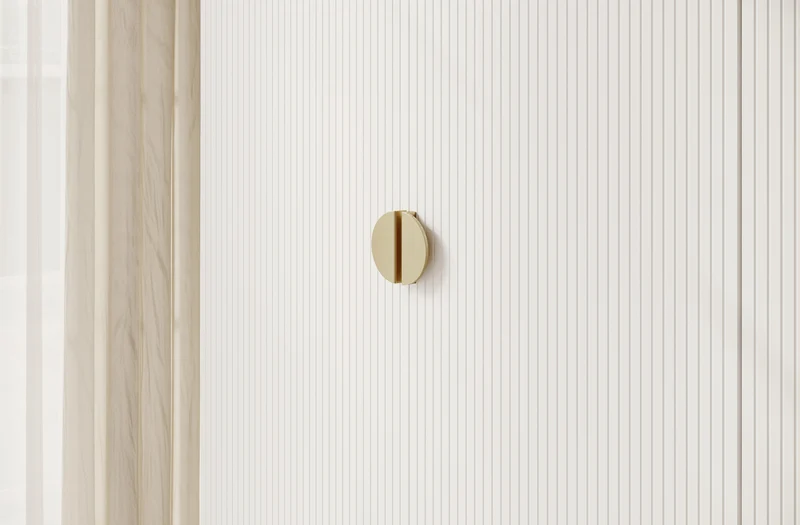 Vier­türiger Kleiderschrank Moonir mit Kleiderstange, Regalen und Container, 200 cm, Weiß