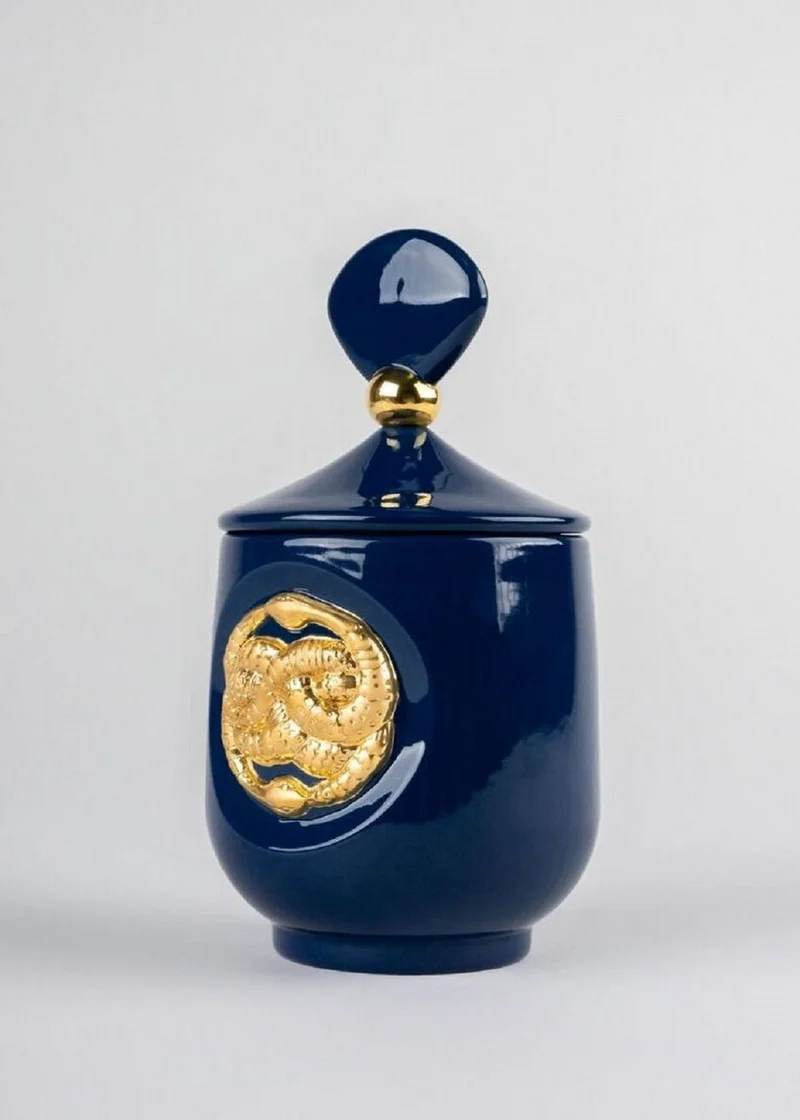 Casa Padrino Luxus Duftspender Schlangen Dunkelblau / Gold Ø 11 x H. 21 cm - Runder Porzellan Raumerfrischer mit Deckel - Deko Accessoires - Luxus Qualität