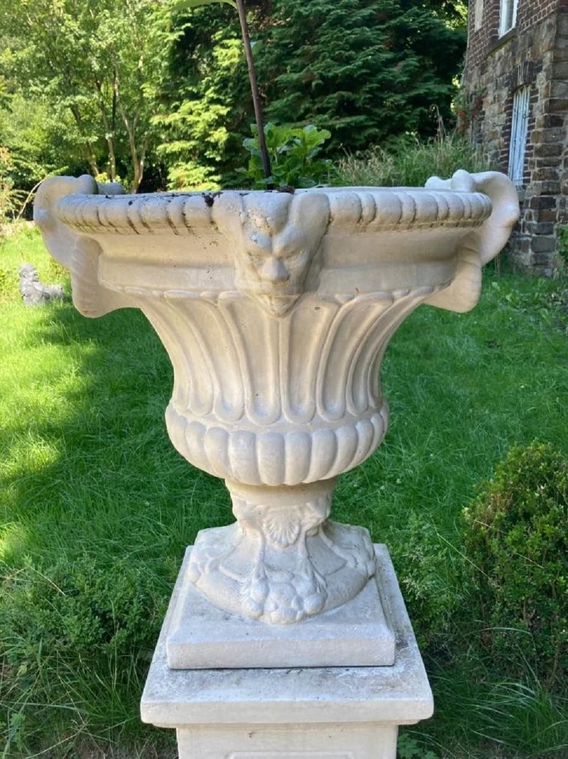 Casa Padrino Barock Blumentopf mit Säule Weiß Ø 73 x H. 141 cm - Prunkvoller Pflanzentopf mit Gartensäule im Barockstil - Barock Garten Deko Accessoires