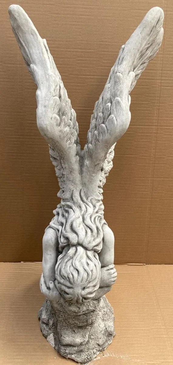Casa Padrino Barock Deko Skulptur Frau mit Flügel Weiß / Grau 56 x 63 x H. 110 cm - Garten Deko Stein Figur - Barock Garten & Terrassen Deko Accessoires