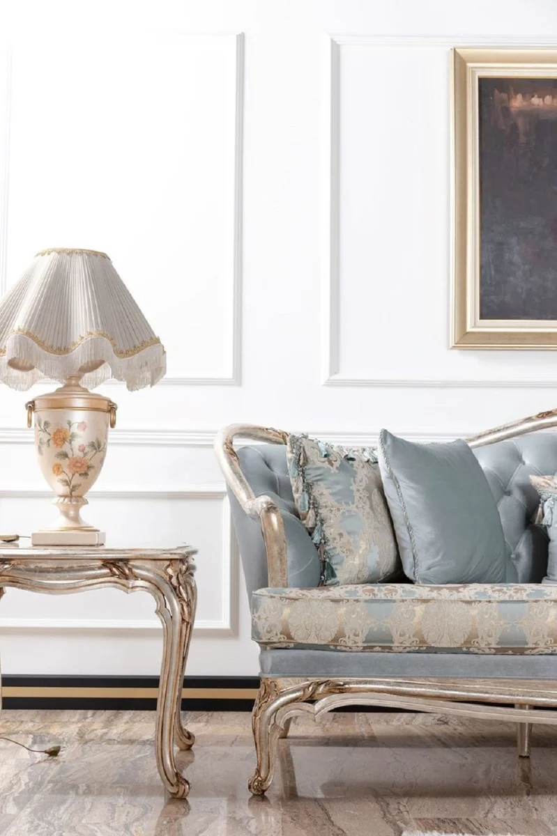 Casa Padrino Luxus Barock Sofa Hellblau / Silber / Gold - Handgefertigtes Wohnzimmer Sofa im Barockstil - Barock Wohnzimmer Möbel