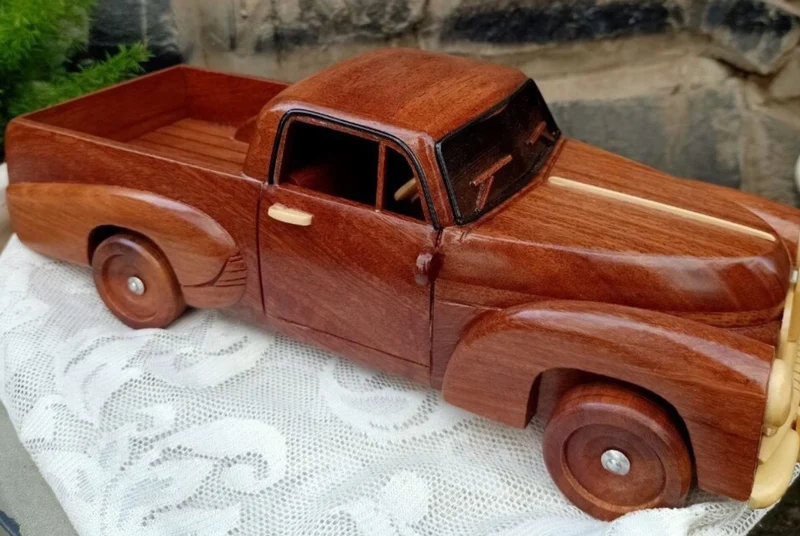 Casa Padrino Deko Oldtimer Pickup Auto Braun / Naturfarben 40 x 23 x H. 18 cm - Handgefertigtes Holz Auto - Wohnzimmer Deko - Schreibtisch Deko - Deko Accessoires