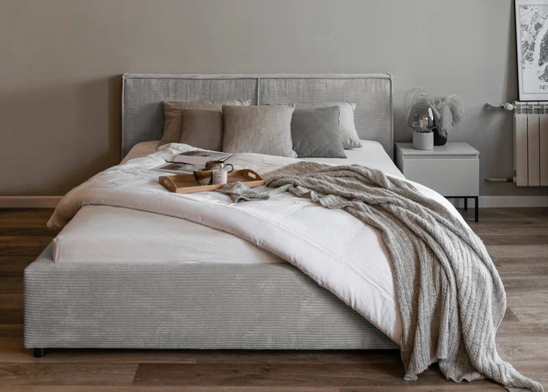 Gepolstertes Bett 160x200 cm Farese mit Stauraum und Gasdruckfeder, hellgrauer Cordstoff