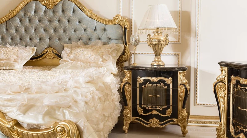 Casa Padrino Luxus Barock Schlafzimmer Set Hellblau / Schwarz / Gold - 1 Doppelbett mit Kopfteil & 2 Nachtkommoden - Schlafzimmer Möbel im Barockstil - Edel & Prunkvoll