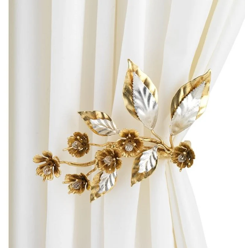 Casa Padrino Luxus Vorhanghalter Gold / Silber 22 x 18 x H. 22 cm - Eleganter Metall Gardienenhalter mit Glasperlen - Luxus Deko Accessoires