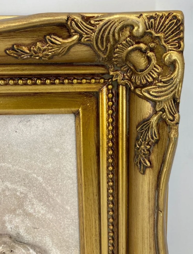 Casa Padrino Barock Wandrelief Grau / Gold 55 x H. 44,5 cm - Antik Stil Wand Deko Stein Relief mit Prunk Rahmen - Deko Accessoires im Barockstil - Barock Wanddeko
