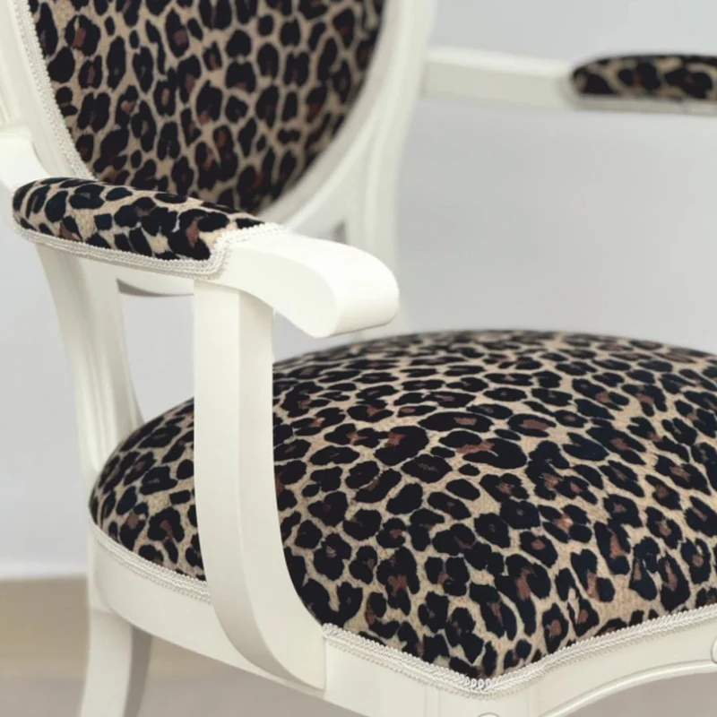 Casa Padrino Luxus Barock Esszimmer Stuhl mit Armlehnen Leopard / Weiß - Barock Möbel