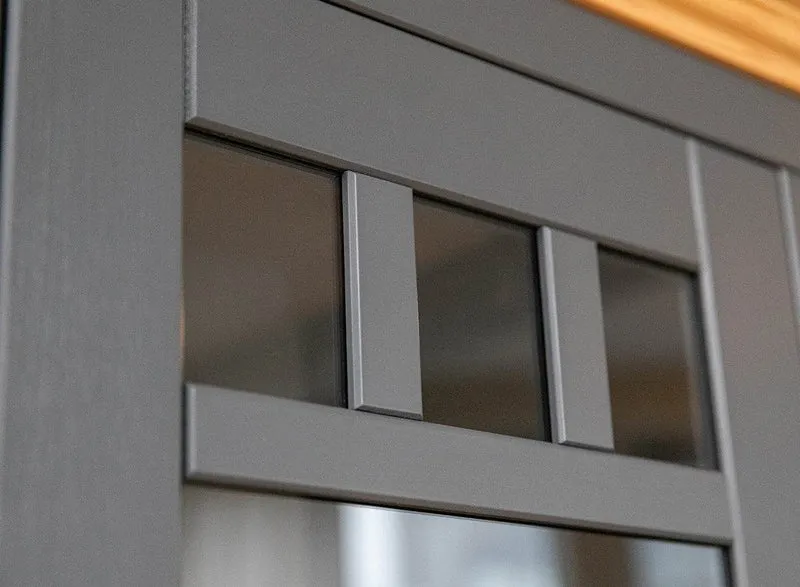 Schmale Standvitrine Belluno Elegante mit Glastür in Graphit