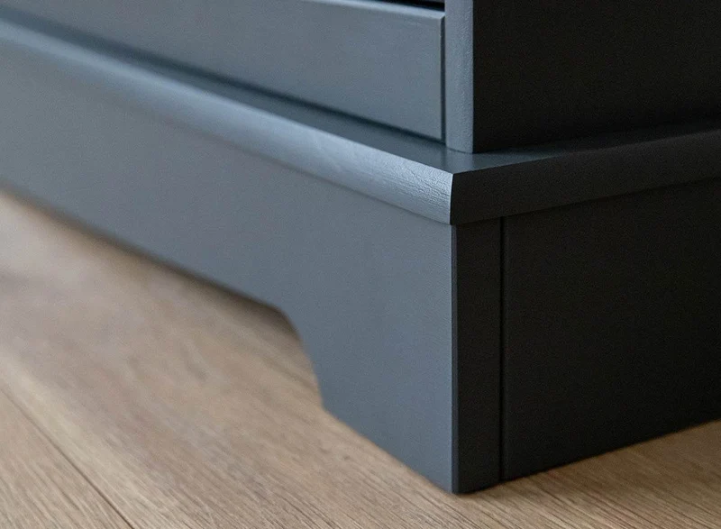 Schmale Standvitrine Belluno Elegante mit Glastür in Graphit