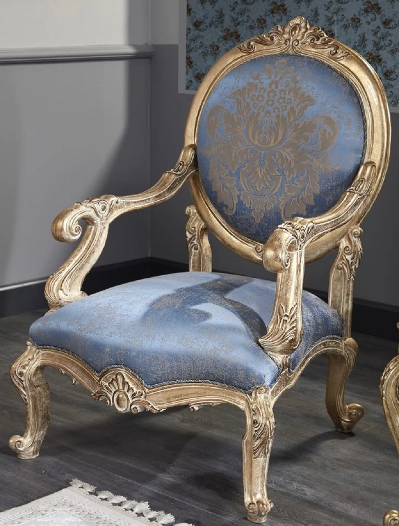 Casa Padrino Luxus Barock Wohnzimmer Set - 1 Chesterfield Sofa & 1 Couchtisch & 2 Salon Stühle & 1 Beistelltisch - Barock Wohnzimmermöbel