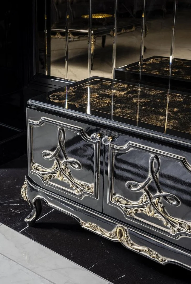 Casa Padrino Luxus Barock TV Schrank Schwarz / Gold - Prunkvolles Wohnzimmer Sideboard mit 4 Türen - Barock Wohnzimmer Möbel