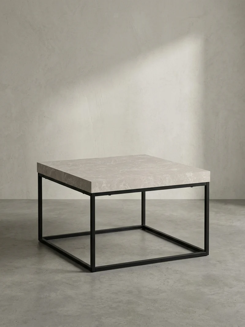 Couchtisch in Stein-Optik mit Metallbeinen im modernen Design