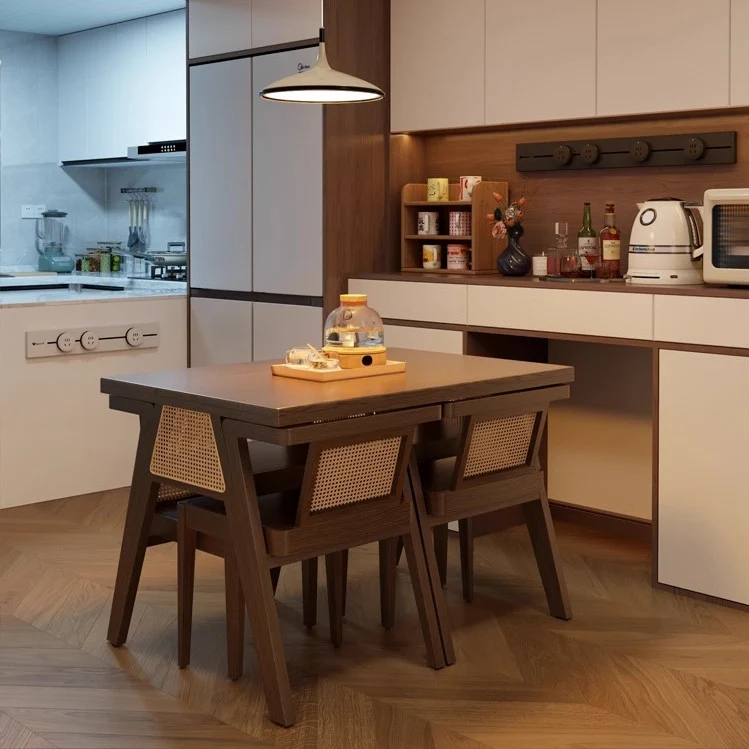 Platzsparender Massivholztisch mit 2 Stühlen