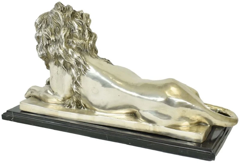 Casa Padrino Luxus Bronzefiguren Set Löwen Silber / Schwarz 60 x 27 x H. 33 cm - Versilberte Dekofiguren mit Marmorsockel - Deko Accessoires