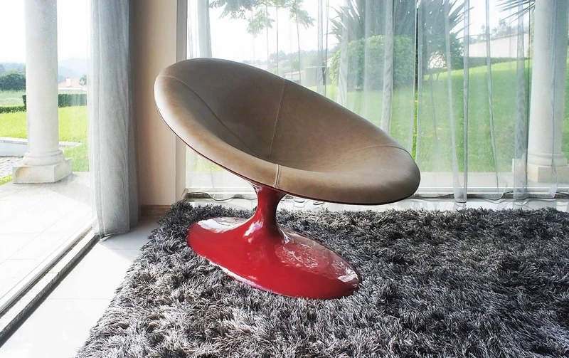 Casa Padrino Designer Sessel Hochglanz Rot / Beige 86 x 110 x H. 70 cm - Wohnzimmer Sessel - Hotel Sessel - Designer Möbel - Luxus Qualität