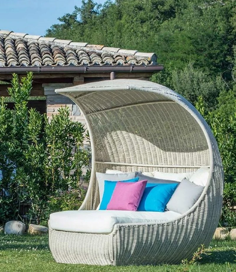 Casa Padrino Luxus Liegeinsel mit Sonnendach Weiß 156 x 146 x H. 174 cm - Handgewebte Wetterbeständige Sonneninsel - Moderne Garten Möbel - Hotel Möbel