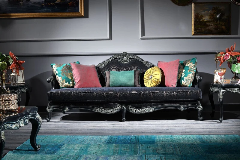 Casa Padrino Luxus Barock Wohnzimmer Set Grün / Schwarz / Gold - 2 Sofas & 2 Sessel & 1 Couchtisch & 2 Beistelltische - Prunkvolle Barock Möbel - Luxus Qualität
