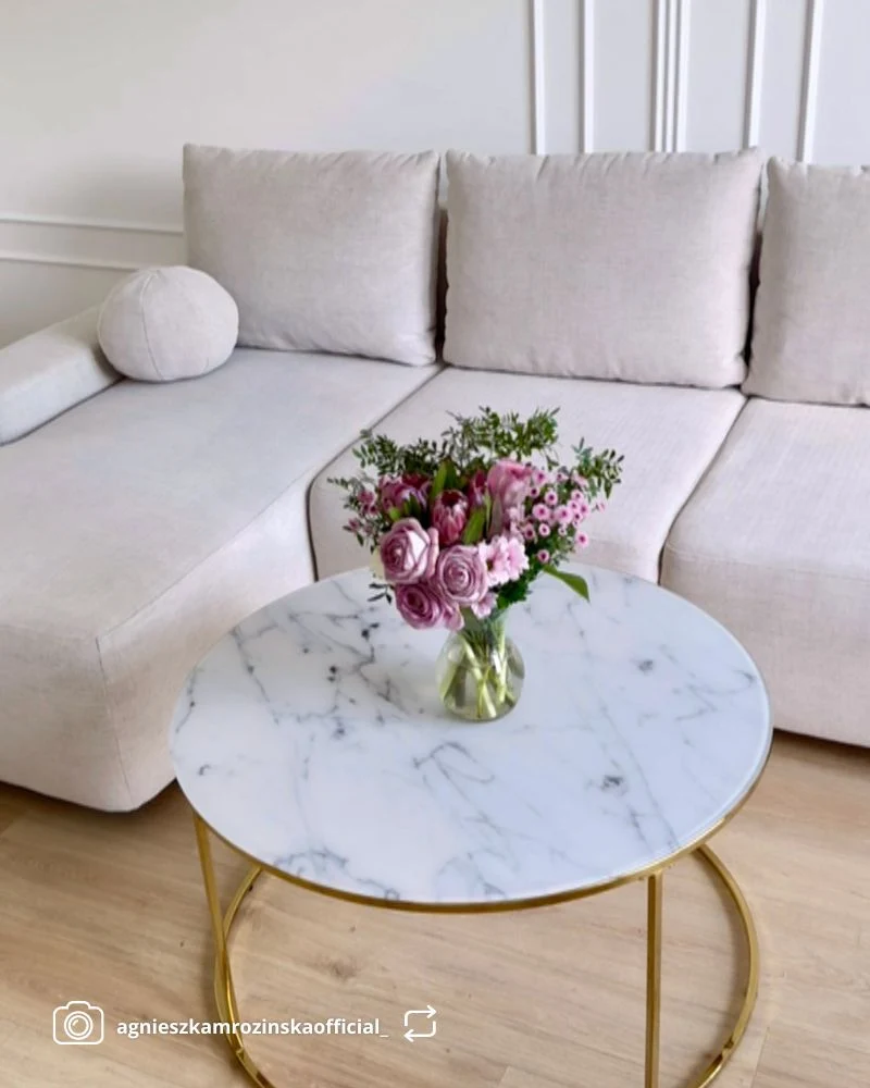 Ecksofa mit Schlaffunktion Carnos, L-förmig mit Ball, einzelne Kissen, cremefarbener hydrophober Chenille, linksseitig