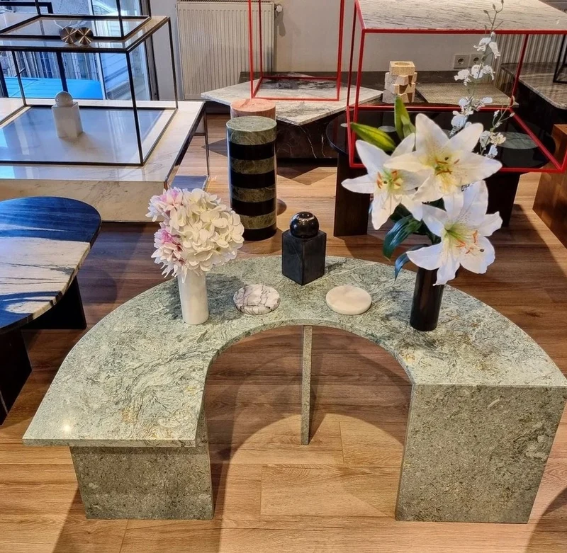 Casa Padrino Luxus Couchtisch Grau 100 x H. 40 cm - Gebogener Marmor Wohnzimmertisch - Wohnzimmer Möbel - Luxus Möbel - Marmor Möbel - Luxus Einrichtung - Wohnzimmer Einrichtung