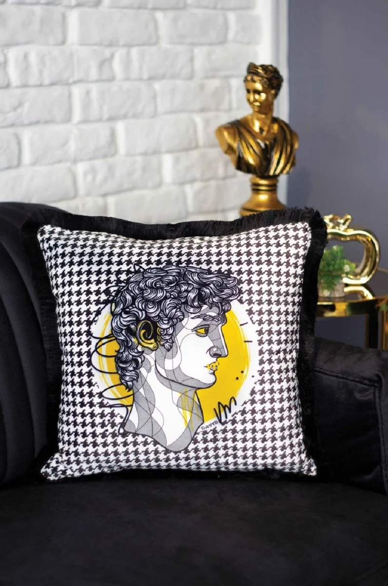 Casa Padrino Luxus Deko Kissen Barock Büste Weiß / Grau / Gelb / Schwarz 45 x 45 cm - Bedrucktes Samt Kissen mit Fransen - Luxus Deko Accessoires
