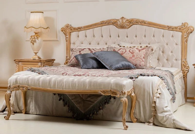 Casa Padrino Luxus Barock Doppelbett Cremefarben / Gold - Edles Massivholz Bett mit Kopfteil - Prunkvolle Schlafzimmer Möbel im Barockstil