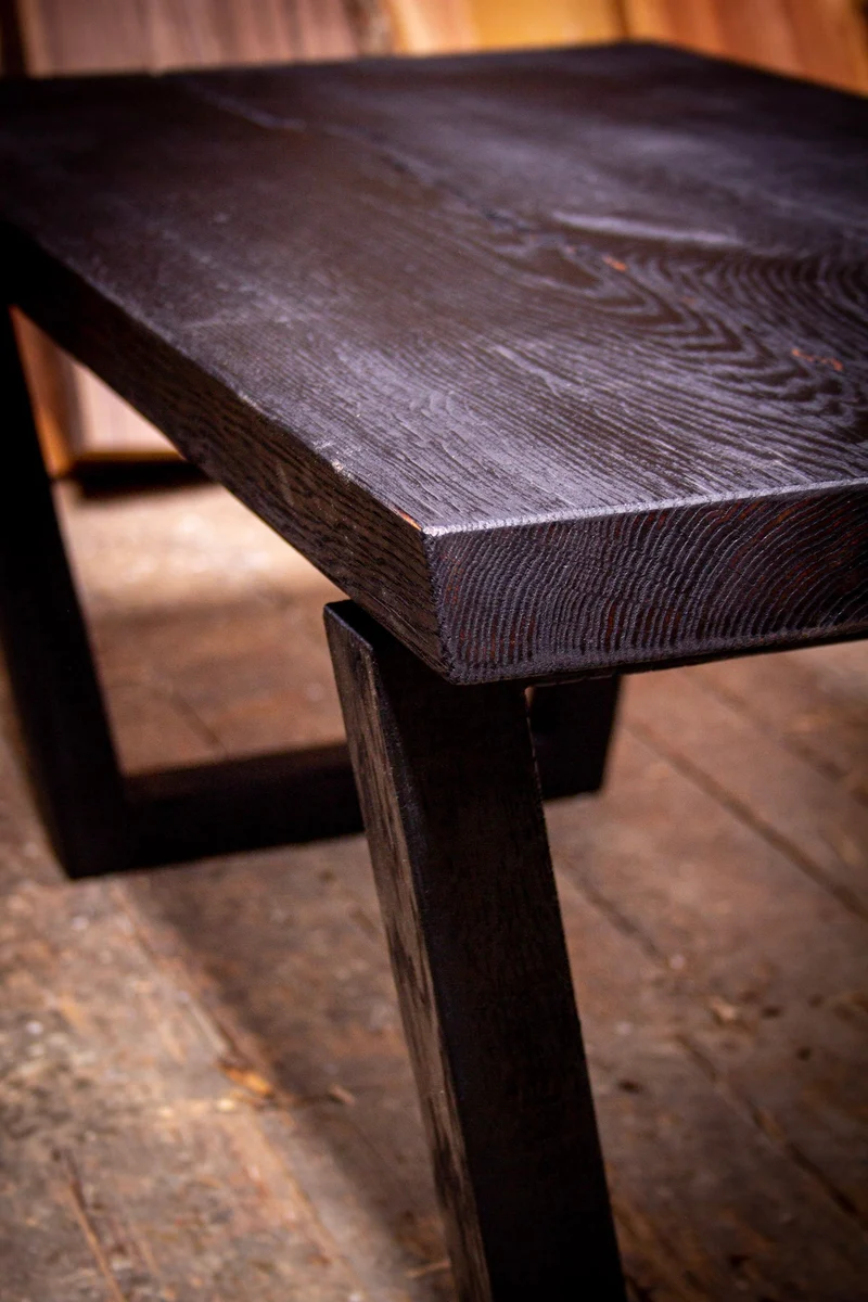 NR. 101 - Couchtisch aus geköhlter Eiche