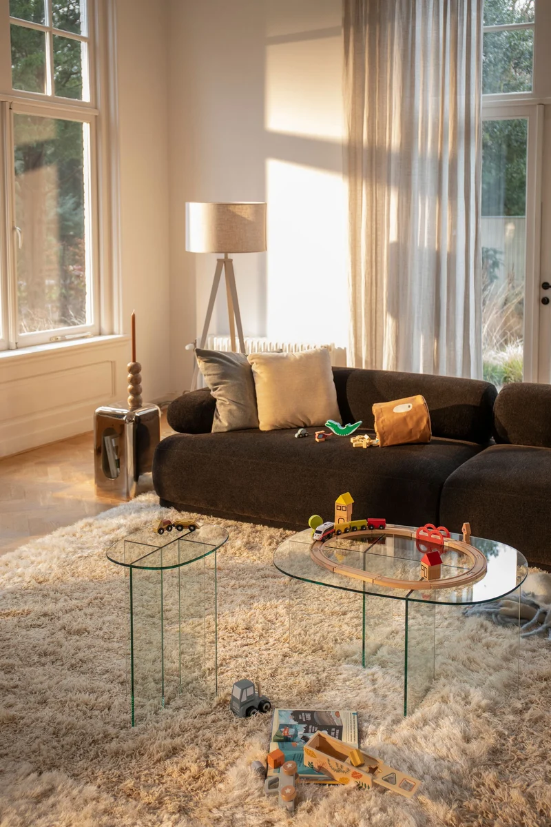 Beistelltisch Linea aus transparentem Glas mit Linienmuster Zuiver