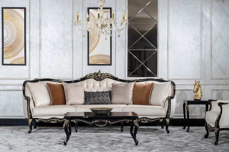 Casa Padrino Luxus Barock Wohnzimmer Sofa Creme / Schwarz / Gold - Handgefertigtes Barockstil Sofa mit dekorativen Kissen - Luxus Wohnzimmer Möbel im Barockstil - Barock Möbel - Edel & Prunkvoll