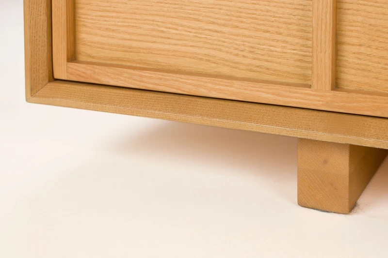 Sideboard Raster Low aus Eschenfurnier, Japandi-Design von Zuiver