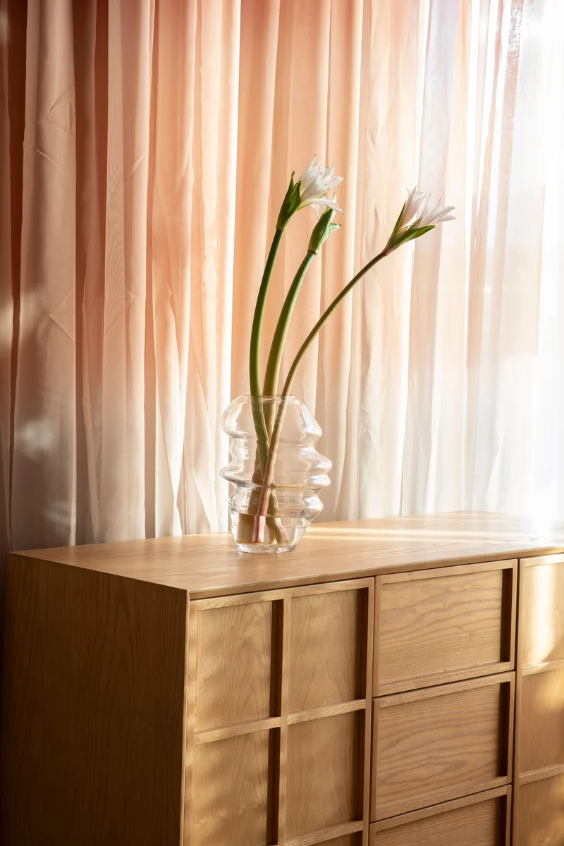 Sideboard Raster High mit Eschenfurnier im Japandi-Look, Natur
