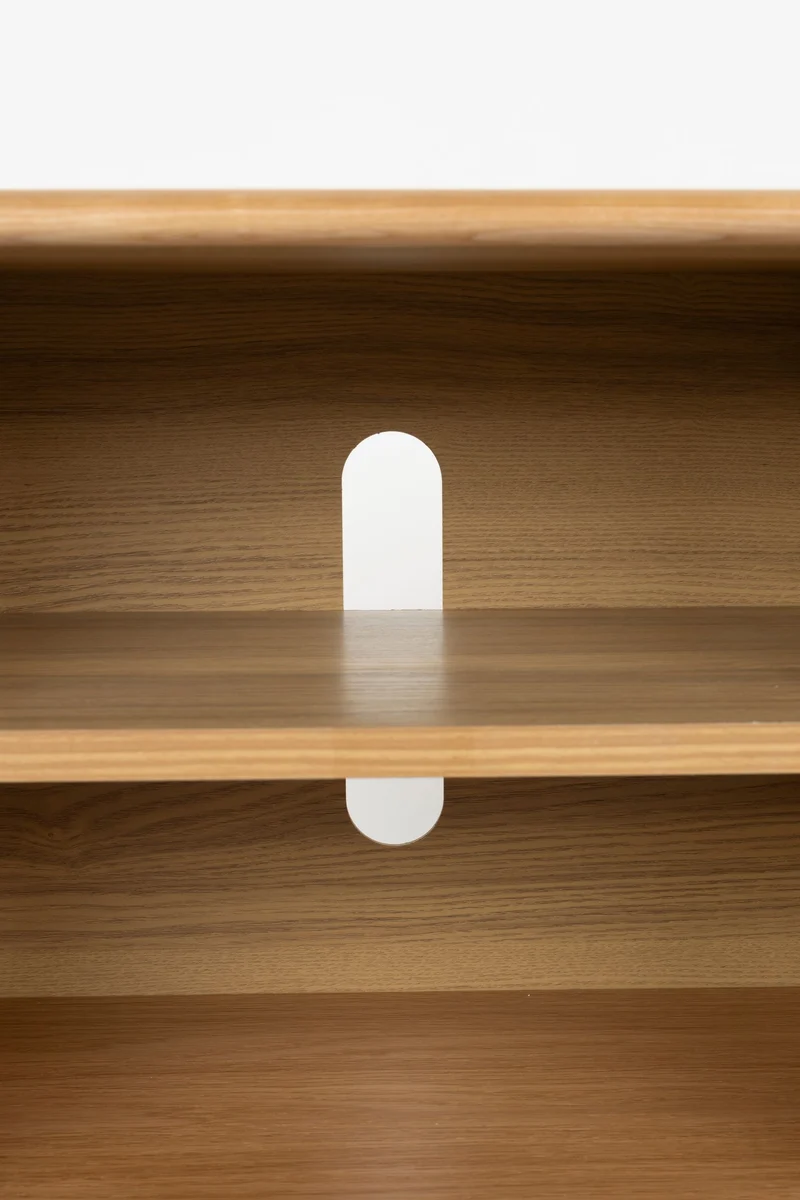 Sideboard Rise Medium Natural mit Eichenfurnier von Zuiver