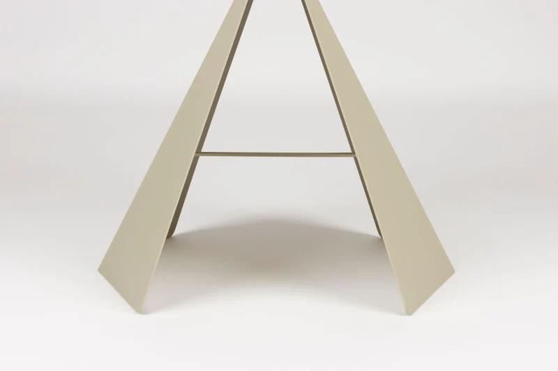 Beistelltisch Foldy Zuiver Beige aus Metall mit Origami-Design