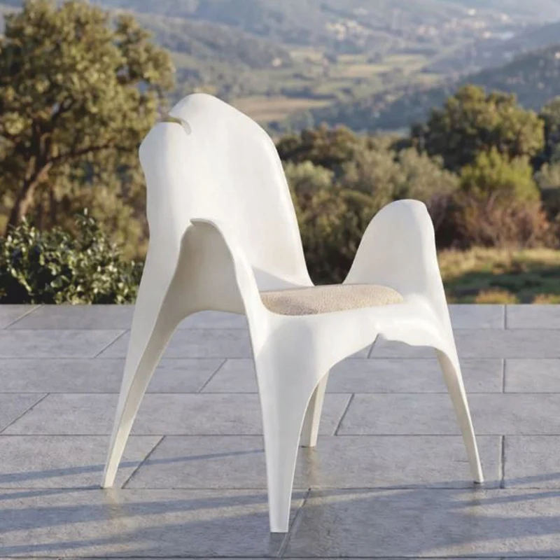 Casa Padrino Luxus Gartenstuhl mit Armlehnen Matt Weiß / Beige - Garten & Terrassen Möbel