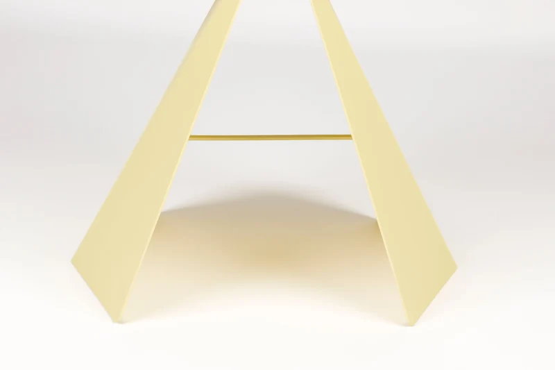 Beistelltisch Foldy Zuiver in Gelb mit Origami-Design aus Stahl