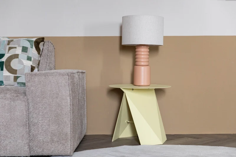 Beistelltisch Foldy Zuiver in Gelb mit Origami-Design aus Stahl