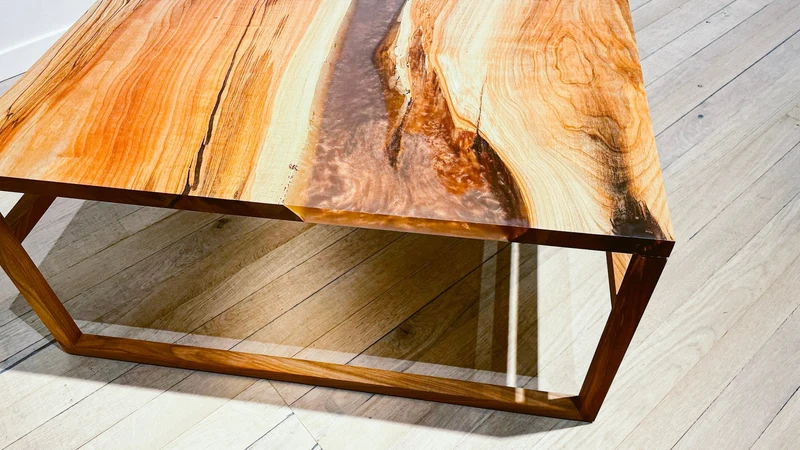 Klara - Epoxidharz Couchtisch aus Kirsche mit Kupfer Harz