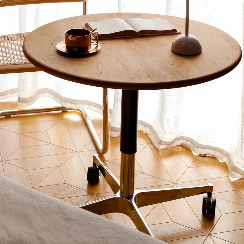 Höhenverstellbarer Couchtisch aus Massivholz mit Universalrollen