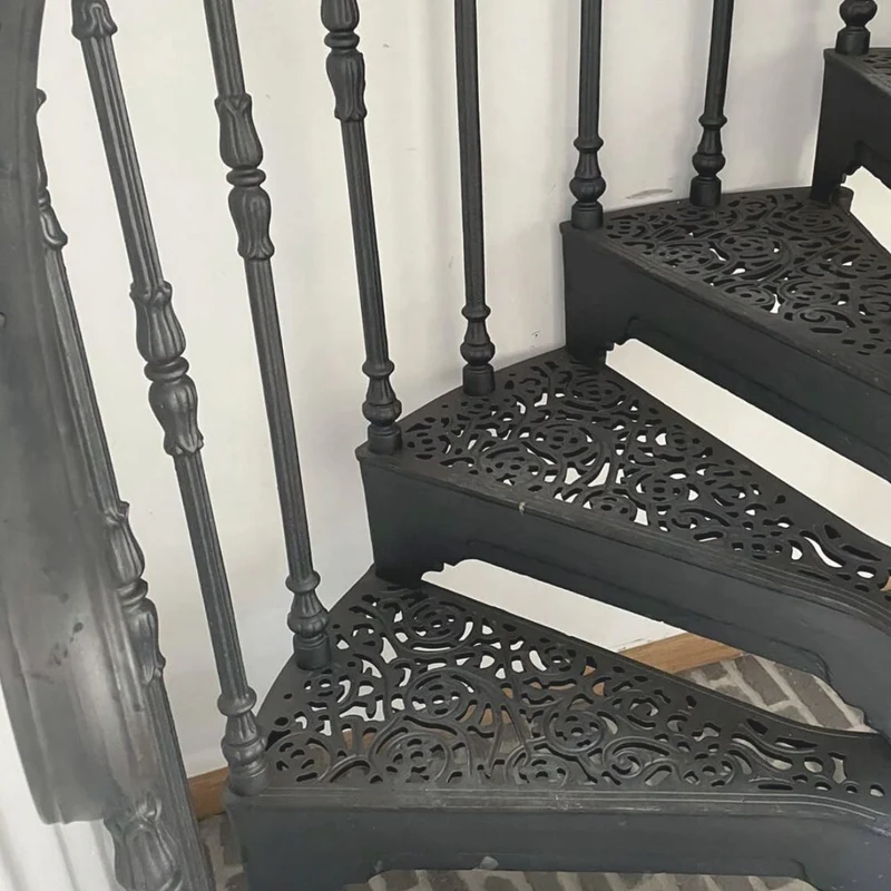 Casa Padrino Gusseisen Wendeltreppe mit Geländer linke Seite Grau H. 302 cm - Rustikale Spiraltreppe