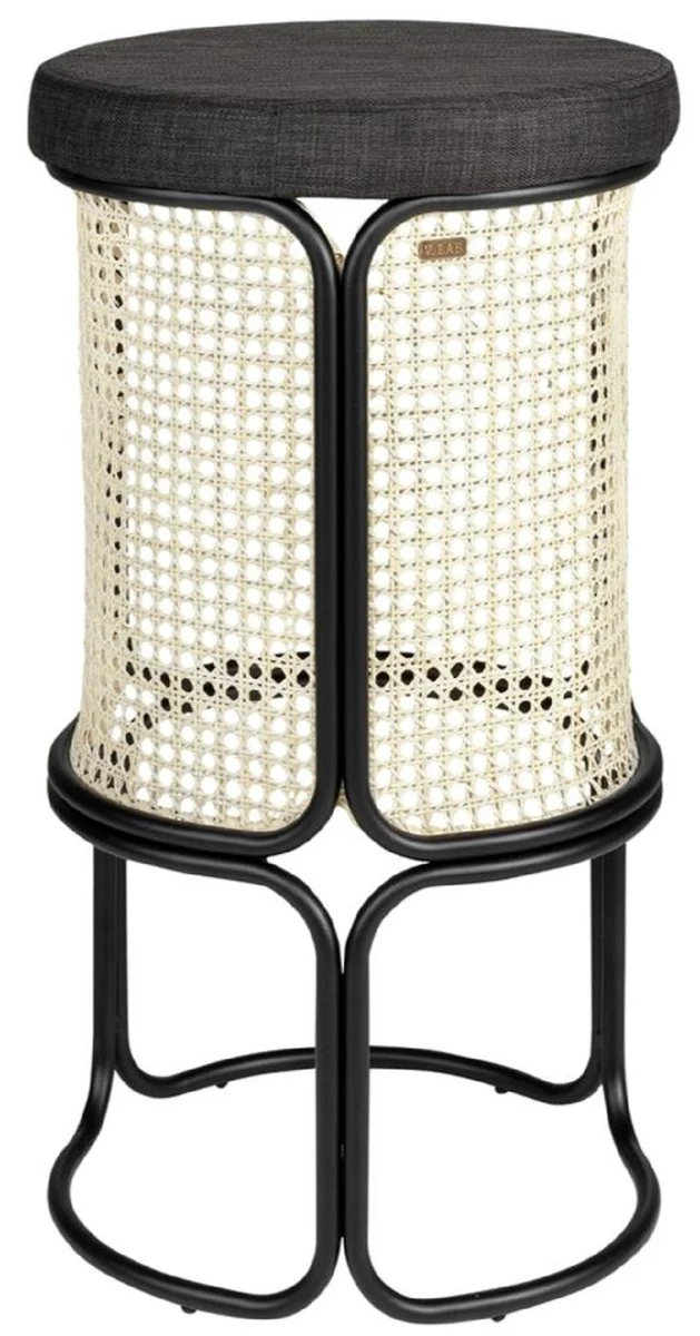 Casa Padrino Designer Barhocker Schwarz / Naturfarben Ø 40,5 x H. 75,5 cm - Runder gepolsterter Barstuhl mit edlem Rattangeflecht und pulverbeschichtetem Stahlrahmen