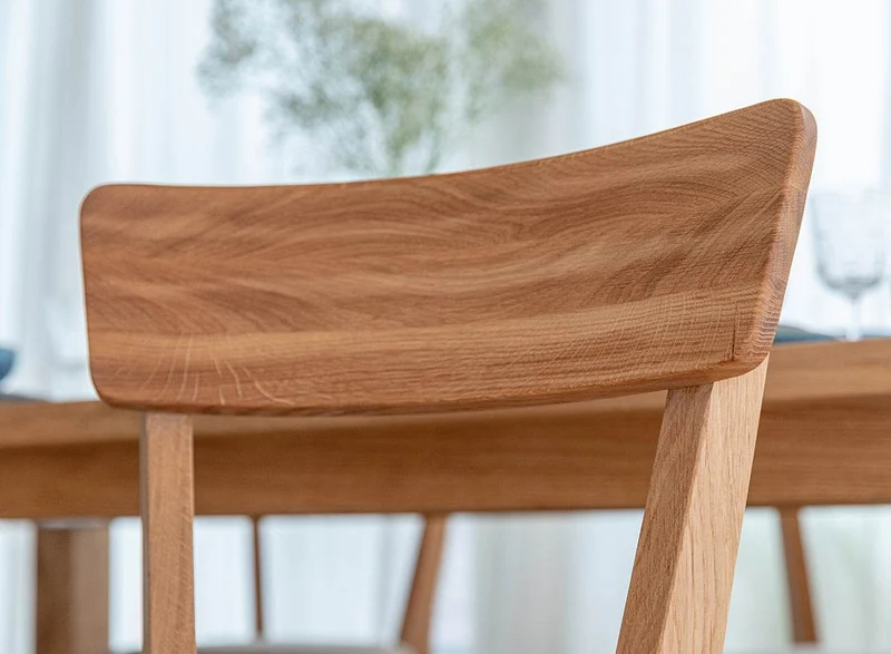 Esszimmerstuhl aus Massivholz | Minimalistischer Eichenstuhl Leon mit Rückenlehne
