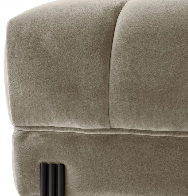 Casa Padrino Luxus Fußhocker Greige / Schwarz 59 x 59 x H. 43 cm - Samt Hocker mit Edelstahl Beinen - Wohnzimmer Möbel